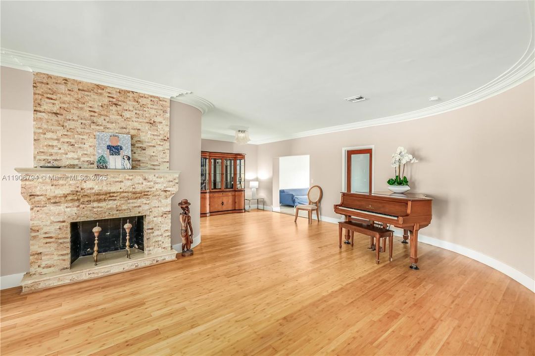 En Venta: $1,750,000 (3 camas, 2 baños, 1958 Pies cuadrados)