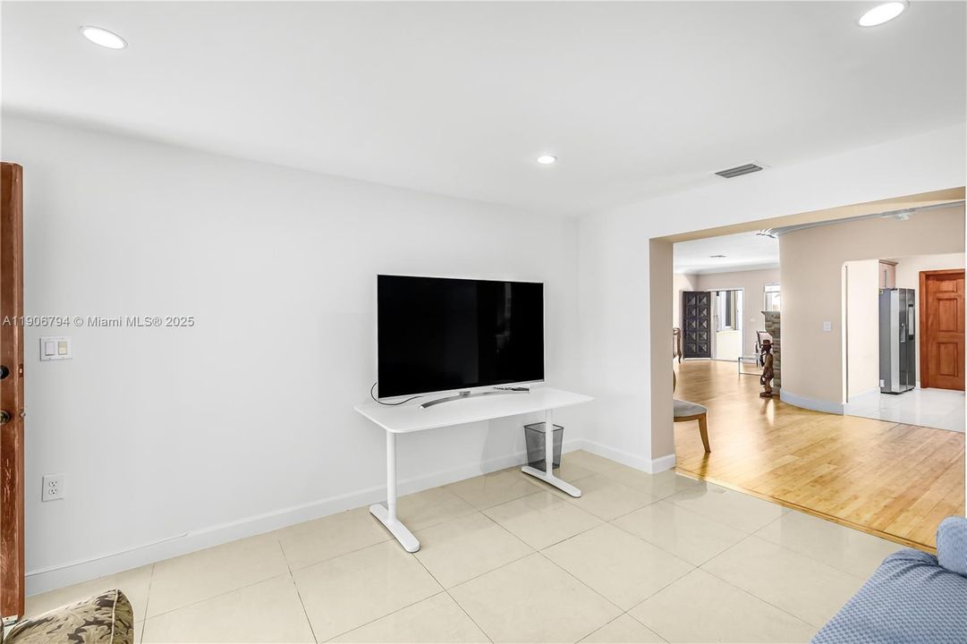 En Venta: $1,750,000 (3 camas, 2 baños, 1958 Pies cuadrados)