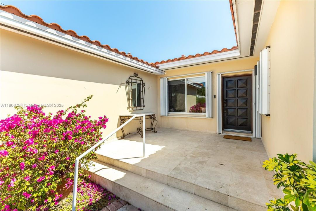 En Venta: $1,750,000 (3 camas, 2 baños, 1958 Pies cuadrados)