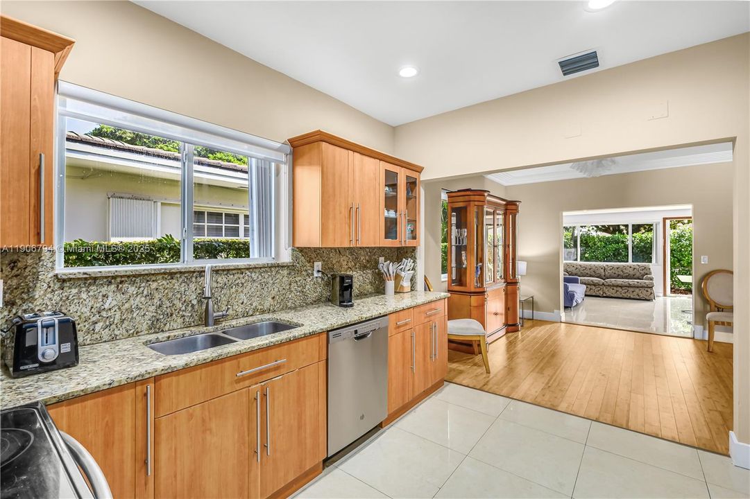 En Venta: $1,750,000 (3 camas, 2 baños, 1958 Pies cuadrados)