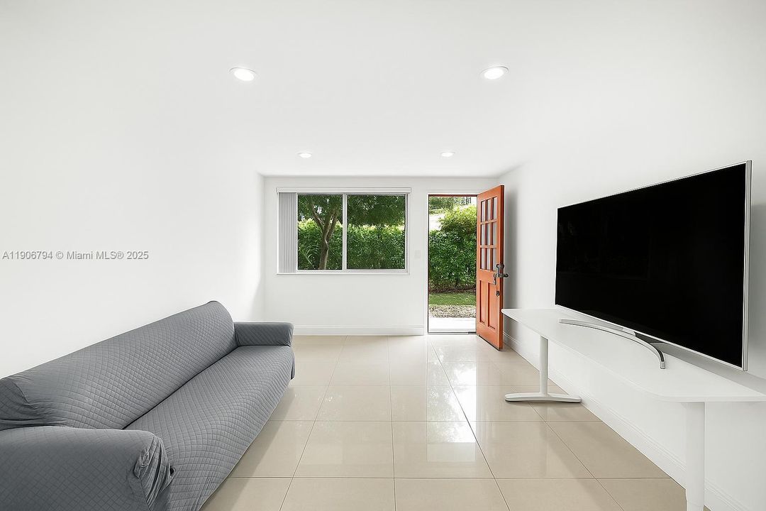 En Venta: $1,750,000 (3 camas, 2 baños, 1958 Pies cuadrados)