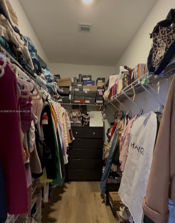 En Venta: $780,000 (4 camas, 3 baños, 2953 Pies cuadrados)