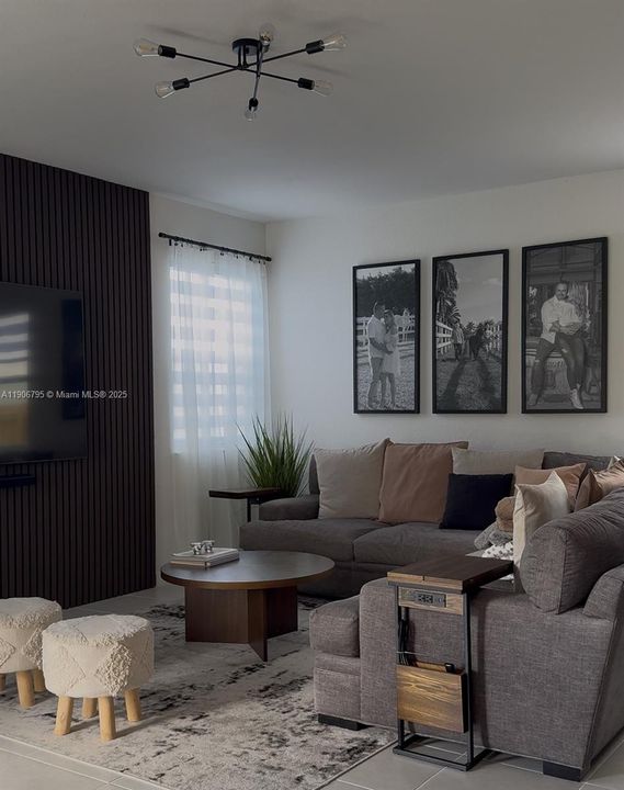 En Venta: $780,000 (4 camas, 3 baños, 2953 Pies cuadrados)