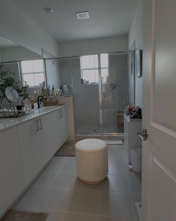 En Venta: $780,000 (4 camas, 3 baños, 2953 Pies cuadrados)