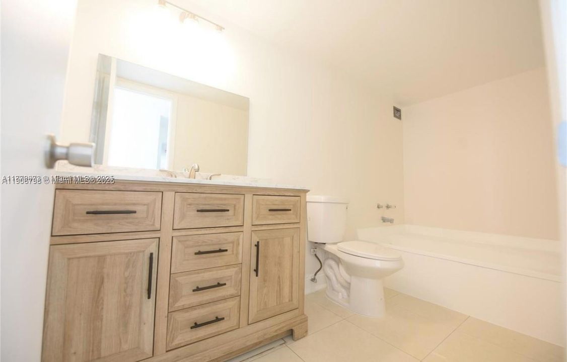 待售: $400,000 (2 贝兹, 2 浴室, 1075 平方英尺)