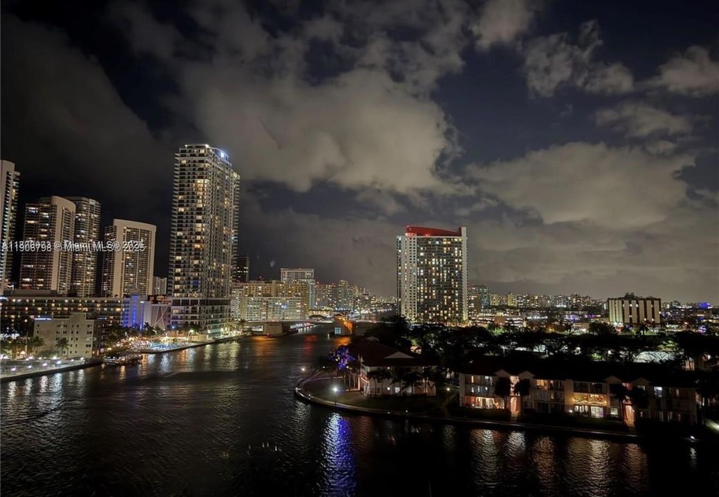 待售: $400,000 (2 贝兹, 2 浴室, 1075 平方英尺)