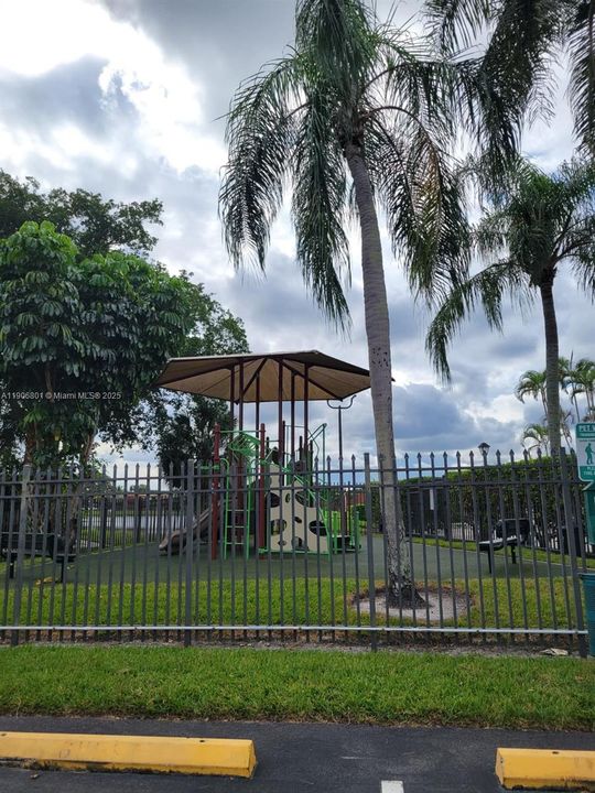 На продажу: $435,000 (3 спален, 2 ванн, 1654 Квадратных фут)