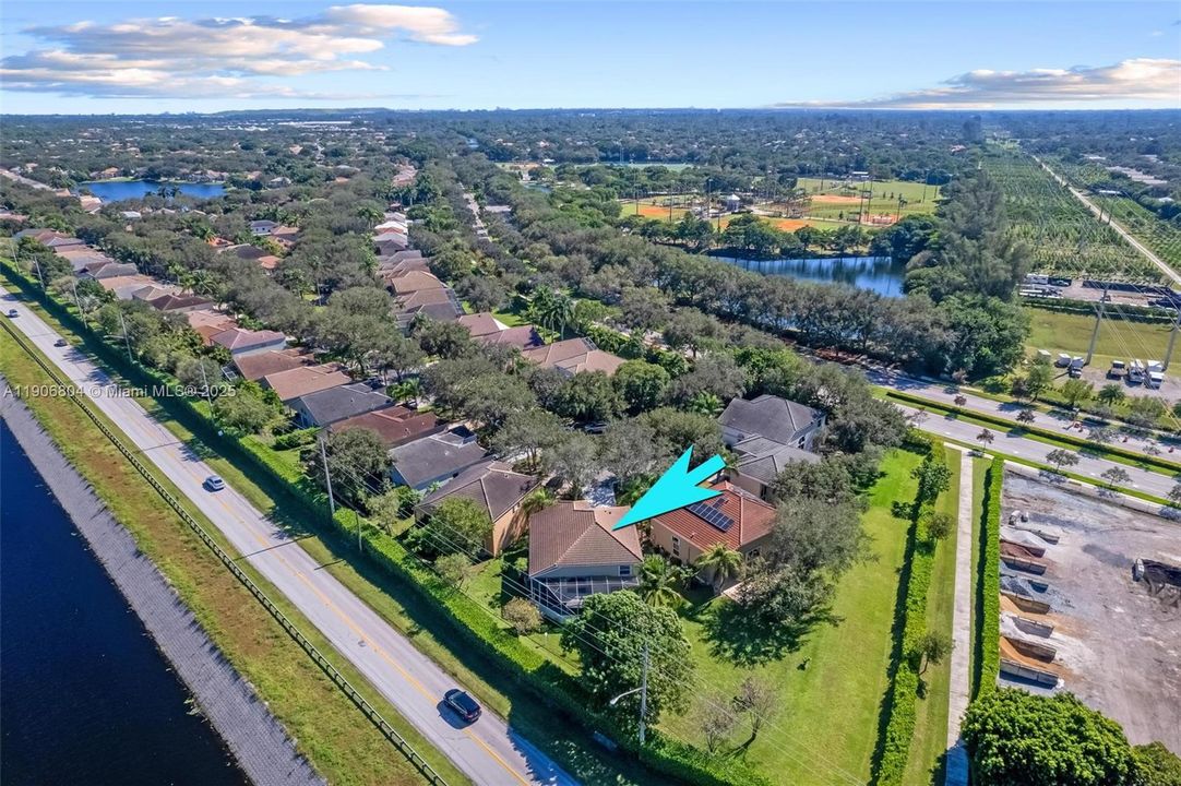 На продажу: $805,000 (4 спален, 2 ванн, 2555 Квадратных фут)