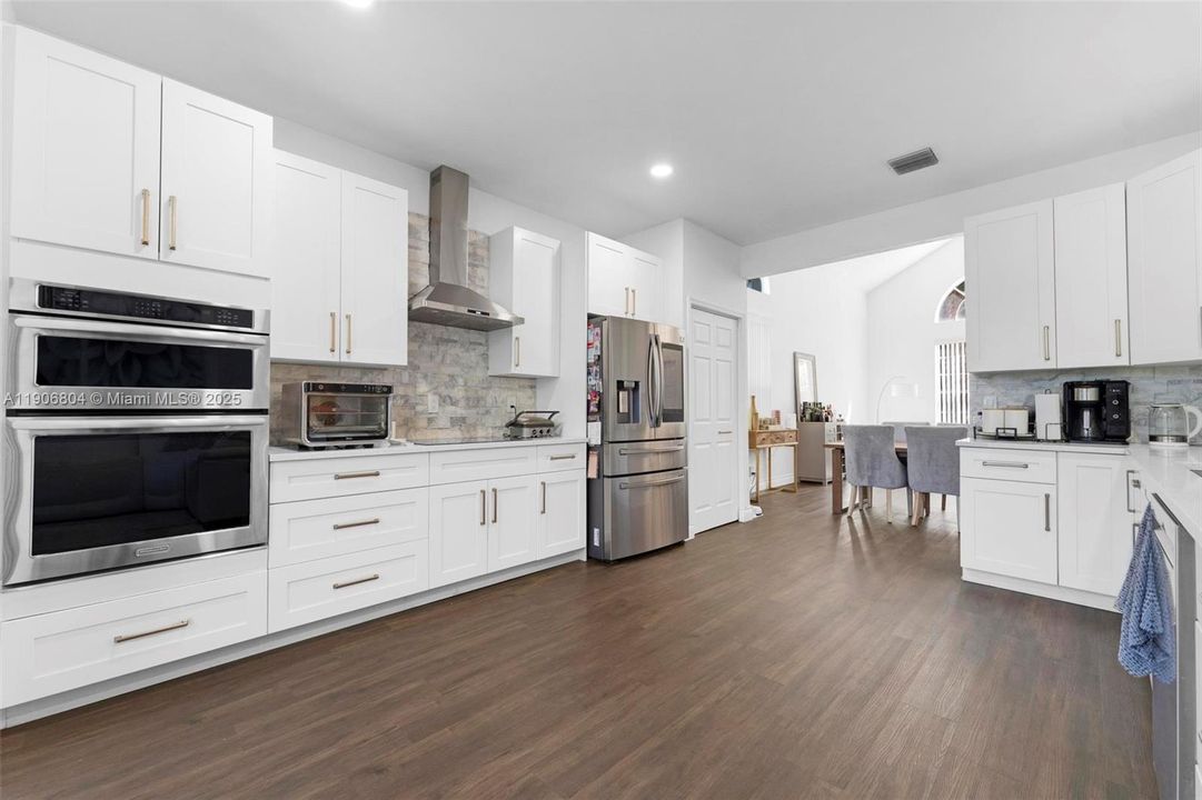 На продажу: $805,000 (4 спален, 2 ванн, 2555 Квадратных фут)