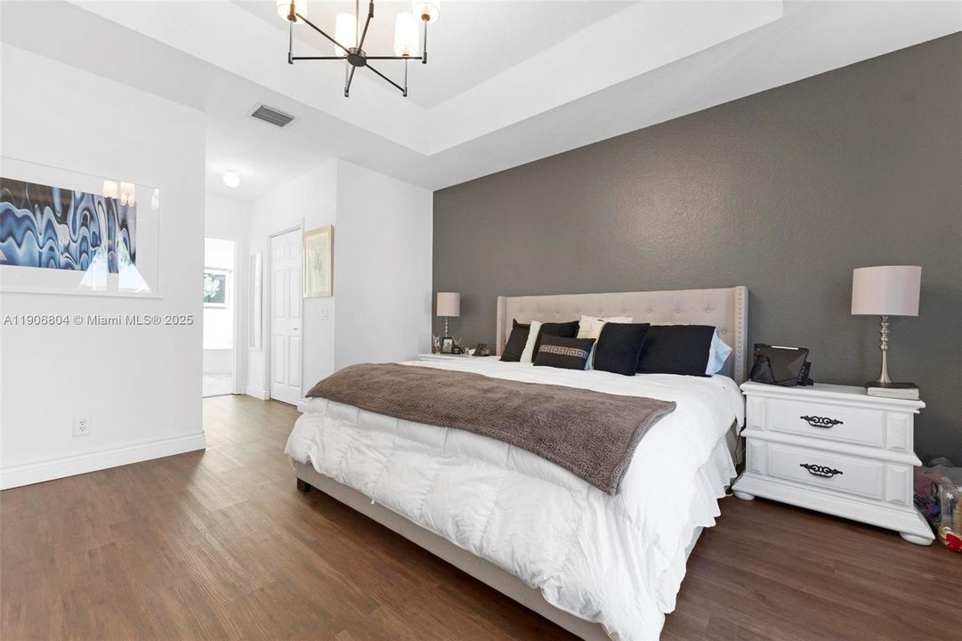 На продажу: $805,000 (4 спален, 2 ванн, 2555 Квадратных фут)