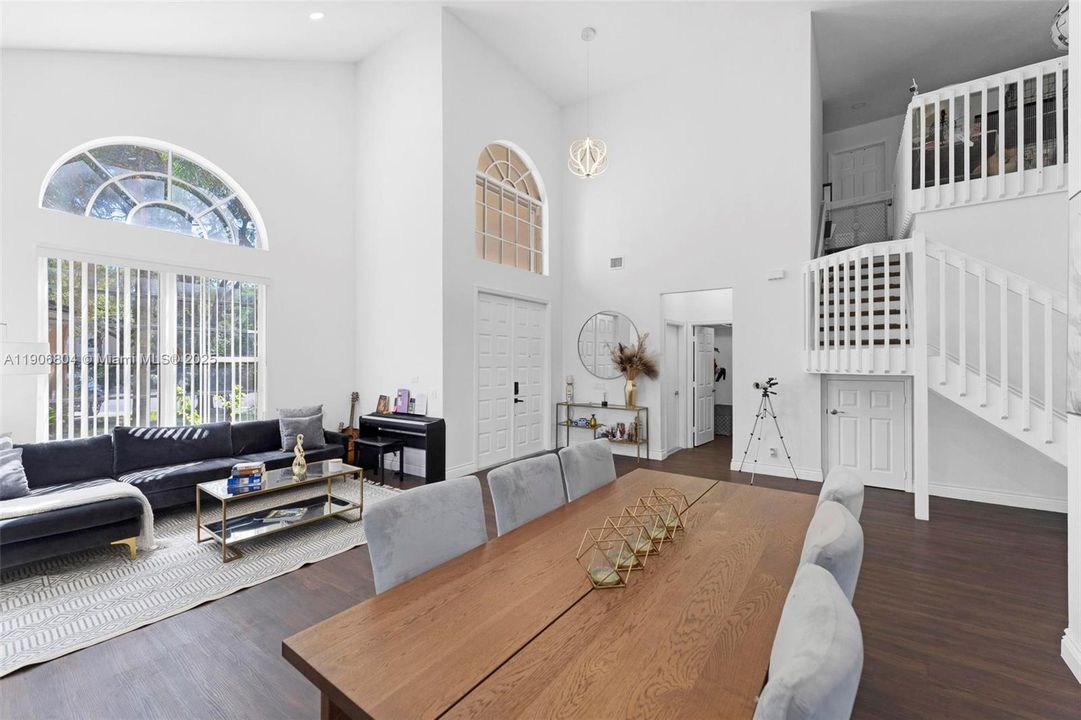 На продажу: $805,000 (4 спален, 2 ванн, 2555 Квадратных фут)