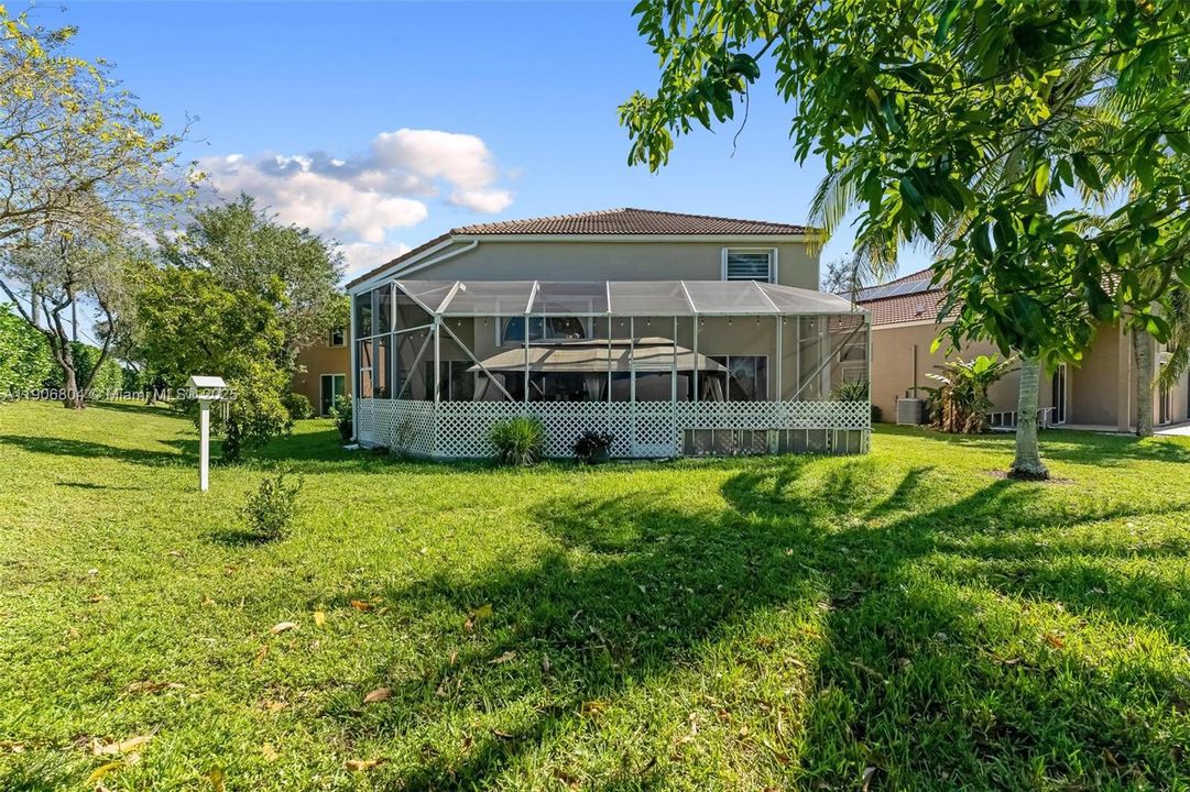 На продажу: $805,000 (4 спален, 2 ванн, 2555 Квадратных фут)