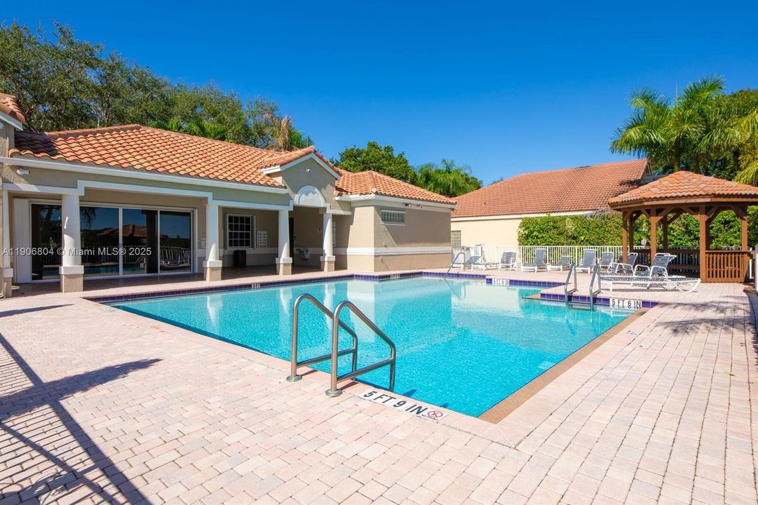 На продажу: $805,000 (4 спален, 2 ванн, 2555 Квадратных фут)