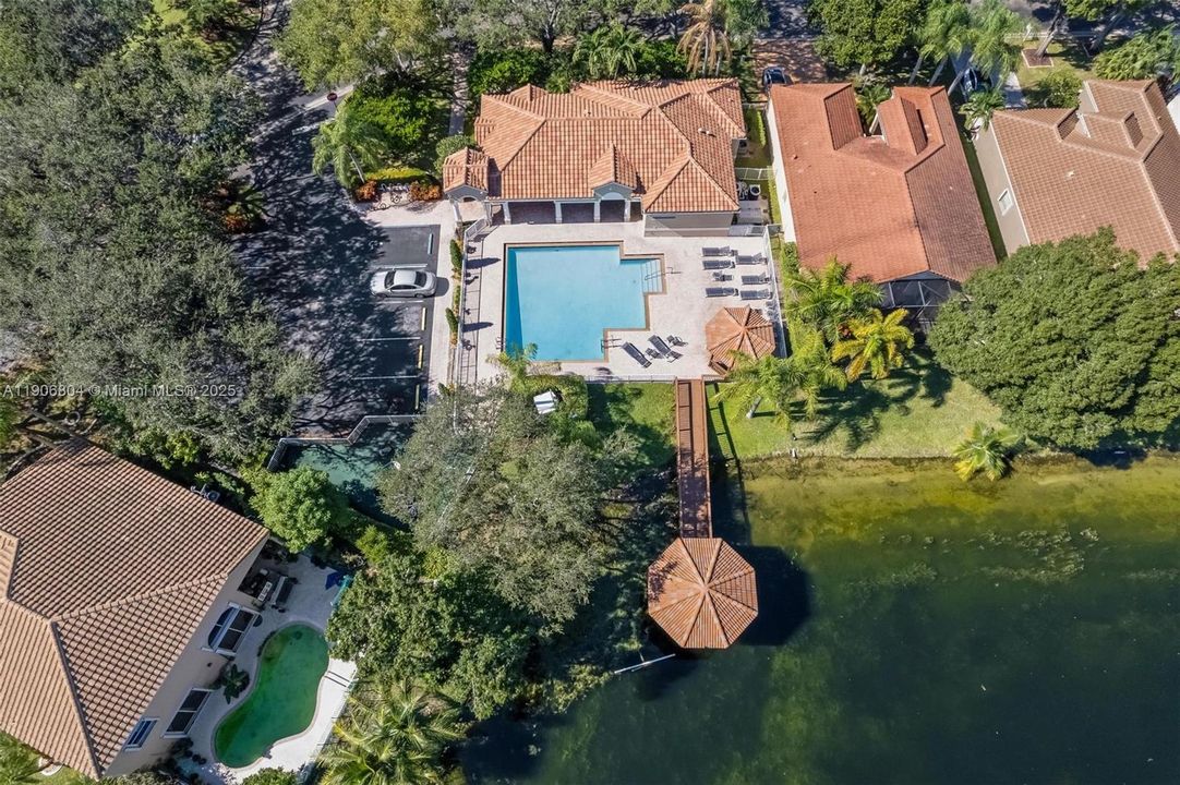 На продажу: $805,000 (4 спален, 2 ванн, 2555 Квадратных фут)