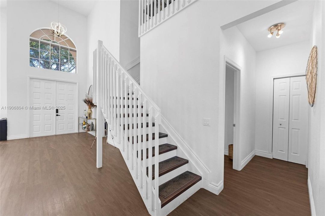 На продажу: $805,000 (4 спален, 2 ванн, 2555 Квадратных фут)