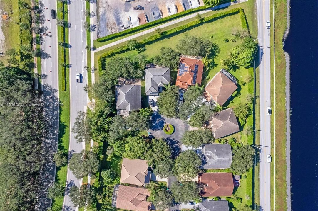 На продажу: $805,000 (4 спален, 2 ванн, 2555 Квадратных фут)