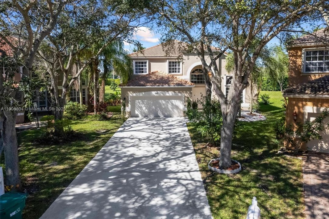 На продажу: $805,000 (4 спален, 2 ванн, 2555 Квадратных фут)