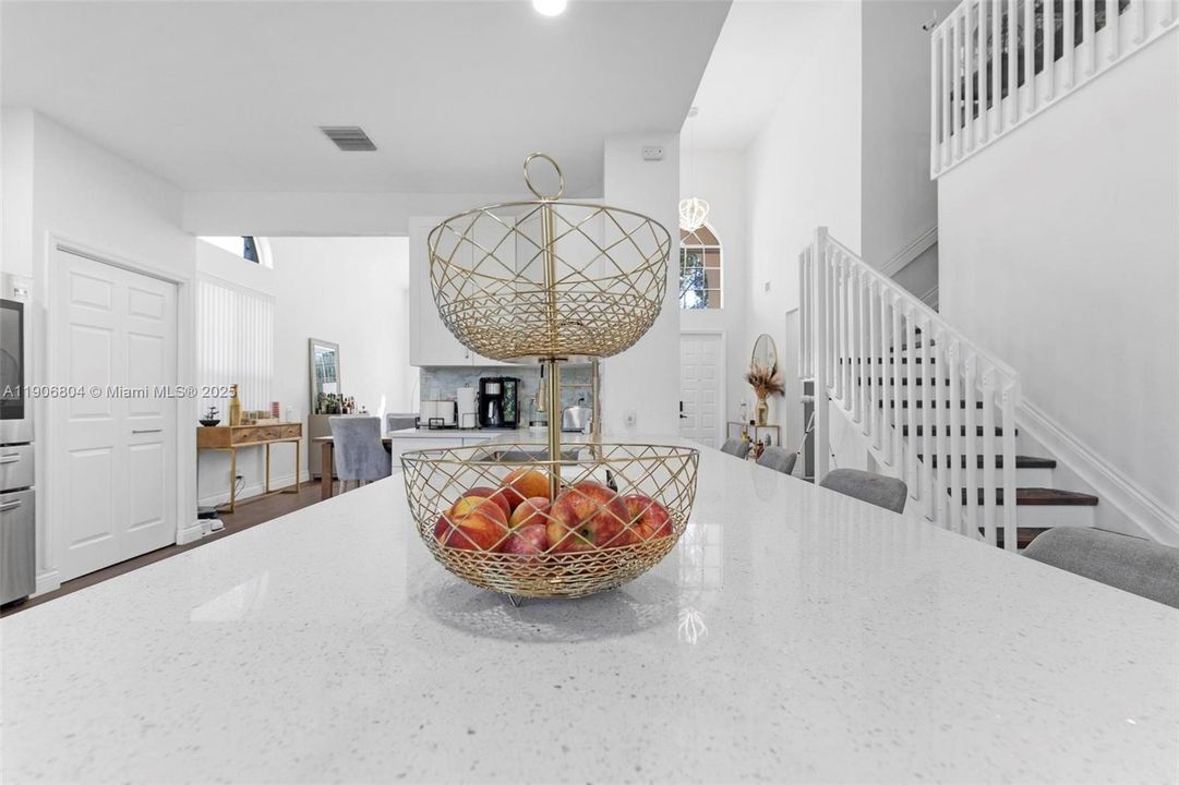 На продажу: $805,000 (4 спален, 2 ванн, 2555 Квадратных фут)