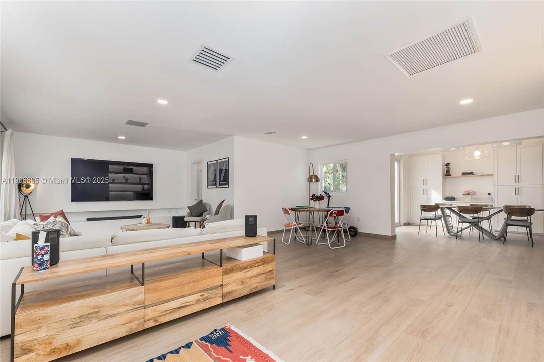 En Venta: $1,975,000 (3 camas, 3 baños, 2288 Pies cuadrados)