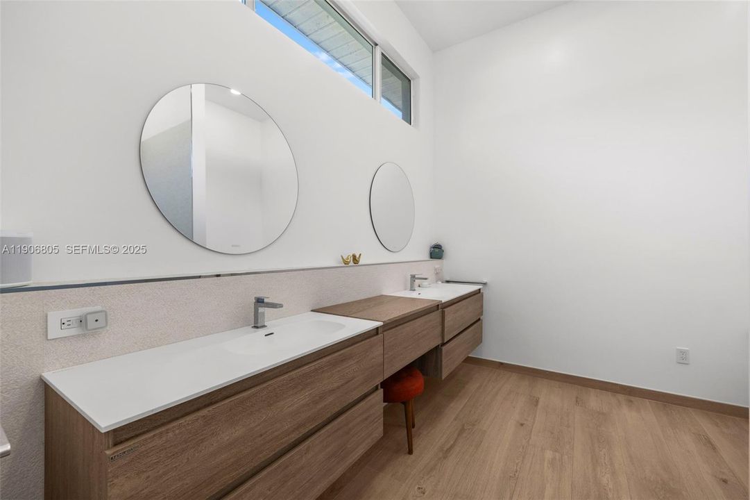 En Venta: $1,975,000 (3 camas, 3 baños, 2288 Pies cuadrados)