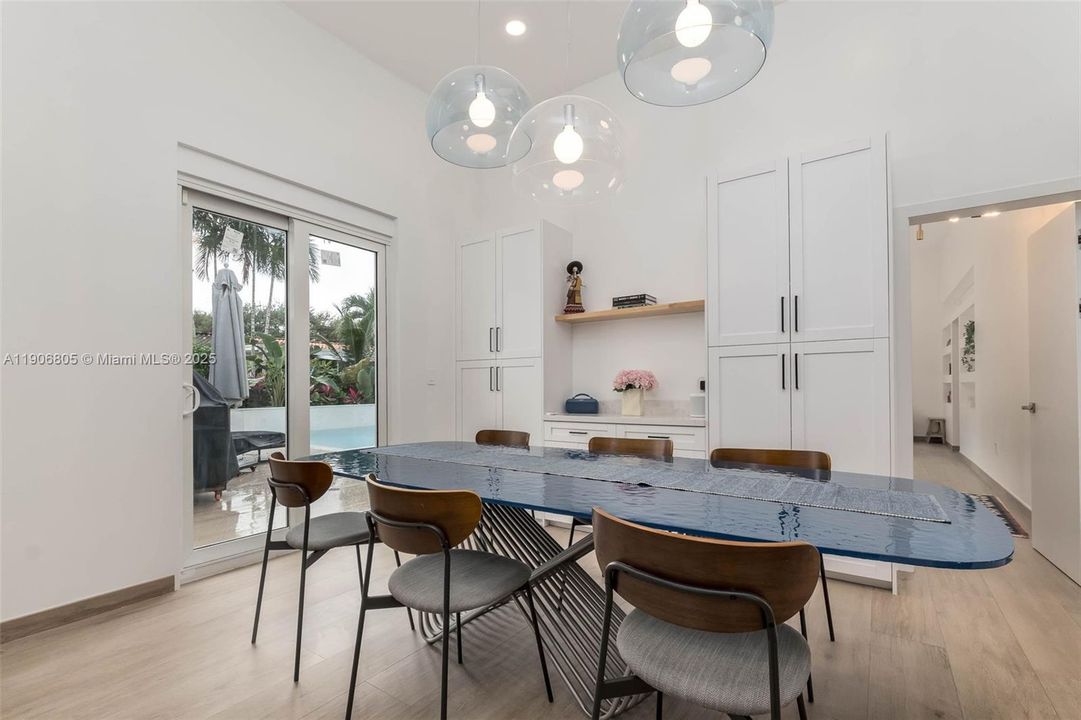 En Venta: $1,975,000 (3 camas, 3 baños, 2288 Pies cuadrados)