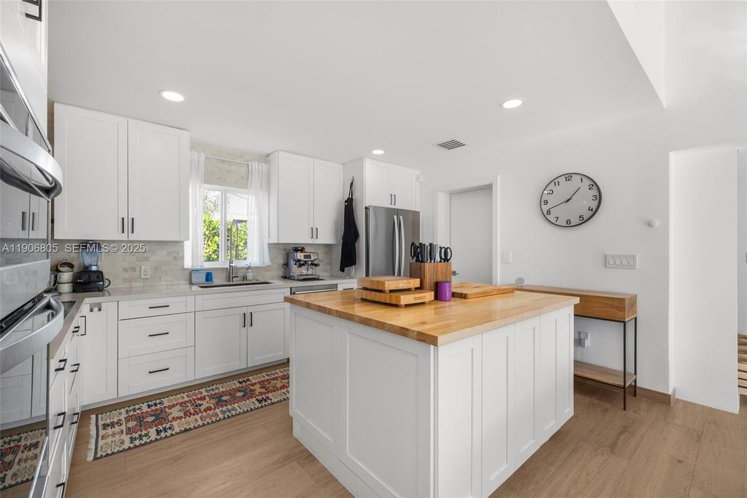 En Venta: $1,975,000 (3 camas, 3 baños, 2288 Pies cuadrados)