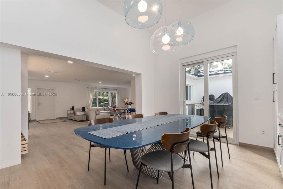 En Venta: $1,975,000 (3 camas, 3 baños, 2288 Pies cuadrados)