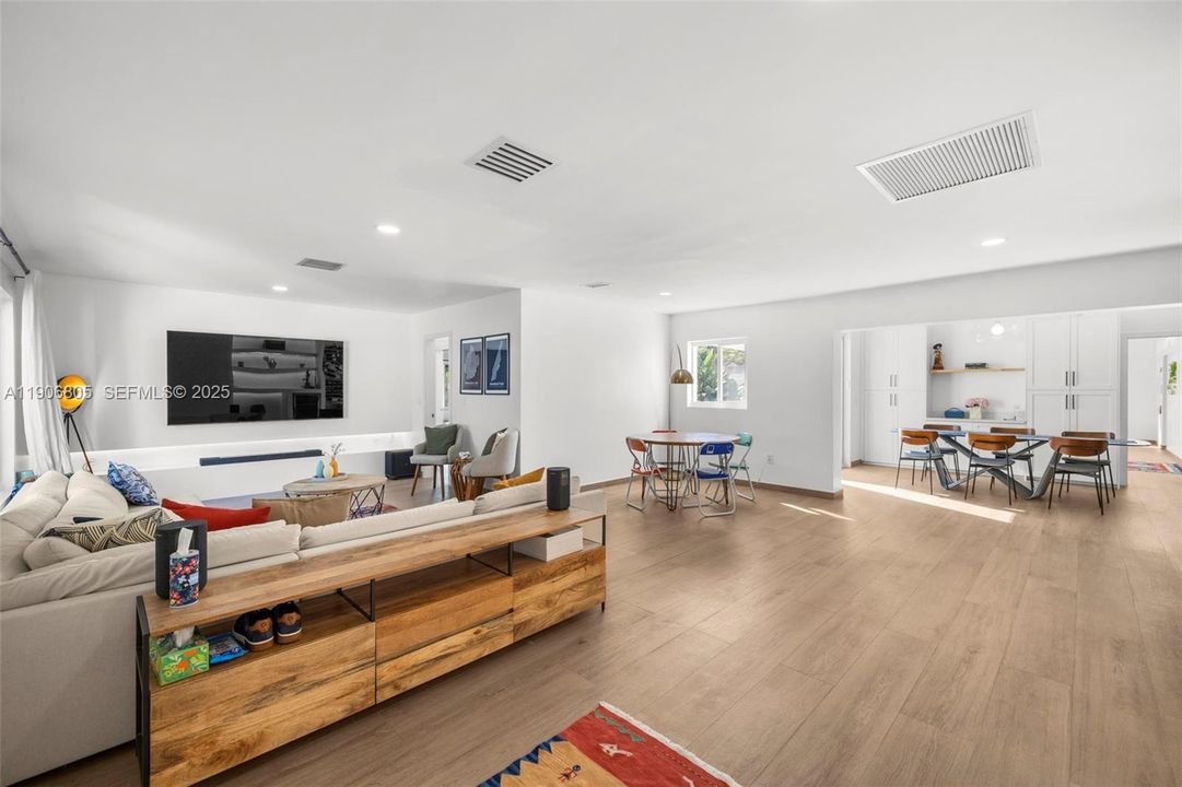 En Venta: $1,975,000 (3 camas, 3 baños, 2288 Pies cuadrados)