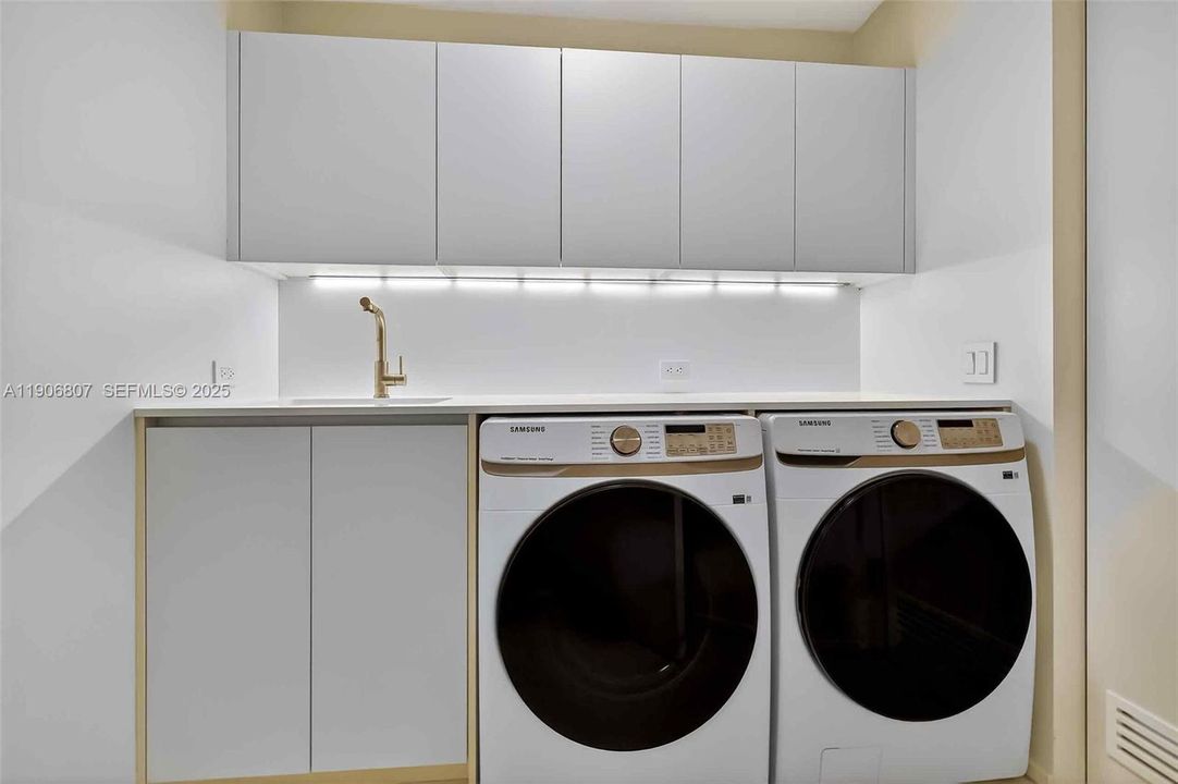 En Venta: $6,999,999 (3 camas, 3 baños, 2959 Pies cuadrados)