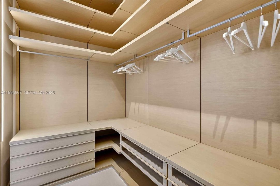 En Venta: $6,999,999 (3 camas, 3 baños, 2959 Pies cuadrados)