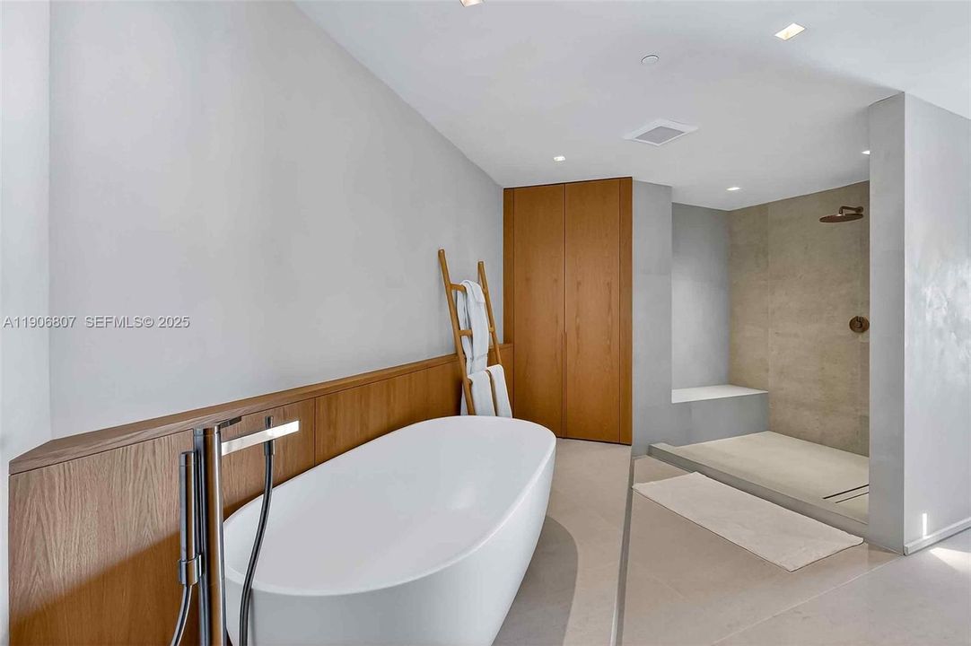 En Venta: $6,999,999 (3 camas, 3 baños, 2959 Pies cuadrados)