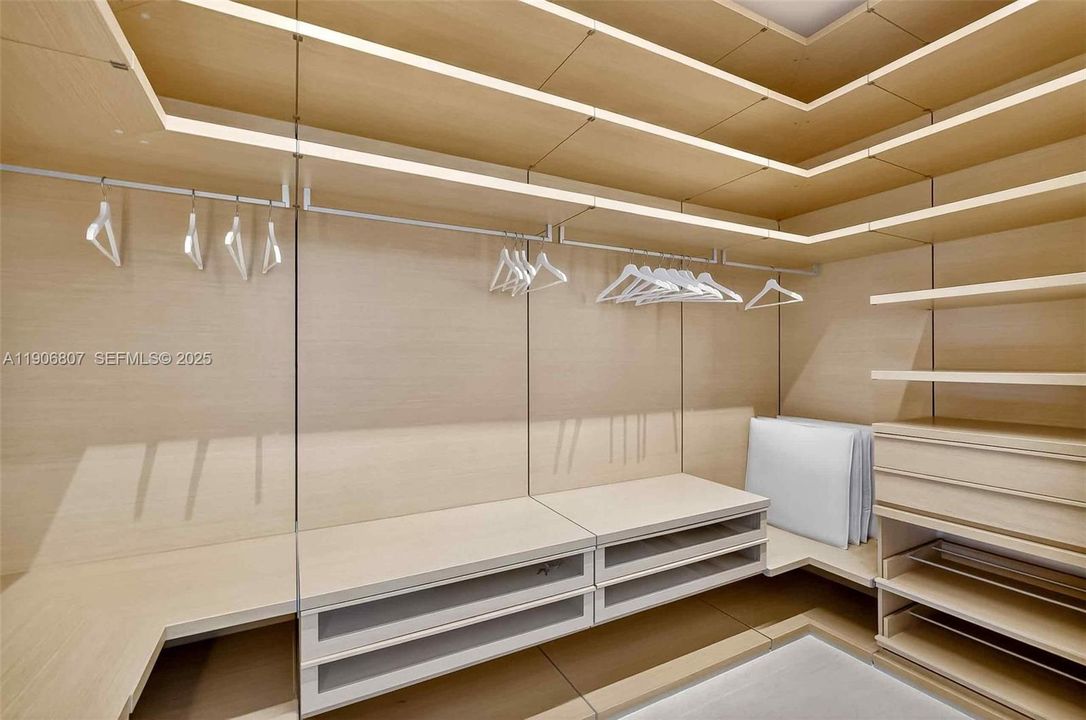 En Venta: $6,999,999 (3 camas, 3 baños, 2959 Pies cuadrados)