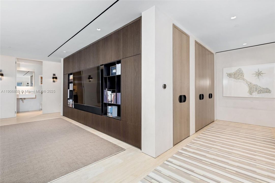 For Sale: $24,995,000 (4 beds, 5 baths, 4305 Square Feet)