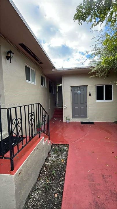 Active With Contract: $1,095 (0 beds, 1 baths, 2452 Square Feet)