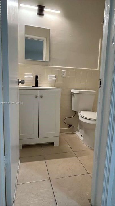 Active With Contract: $1,095 (0 beds, 1 baths, 2452 Square Feet)