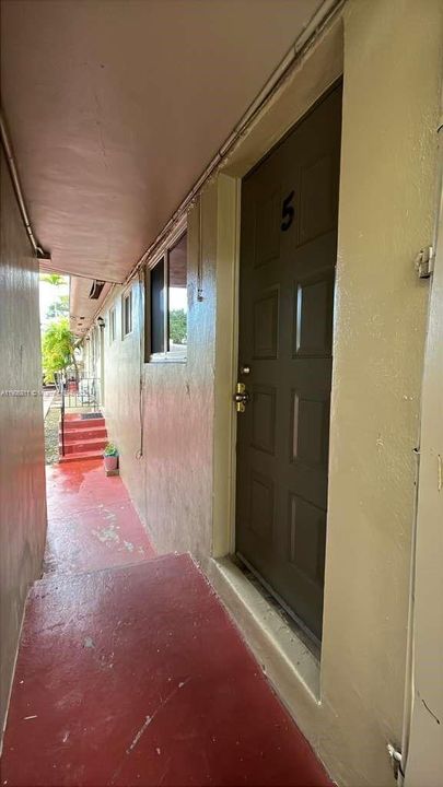 Active With Contract: $1,095 (0 beds, 1 baths, 2452 Square Feet)