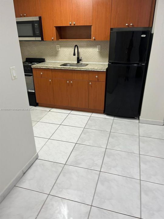 Active With Contract: $1,095 (0 beds, 1 baths, 2452 Square Feet)