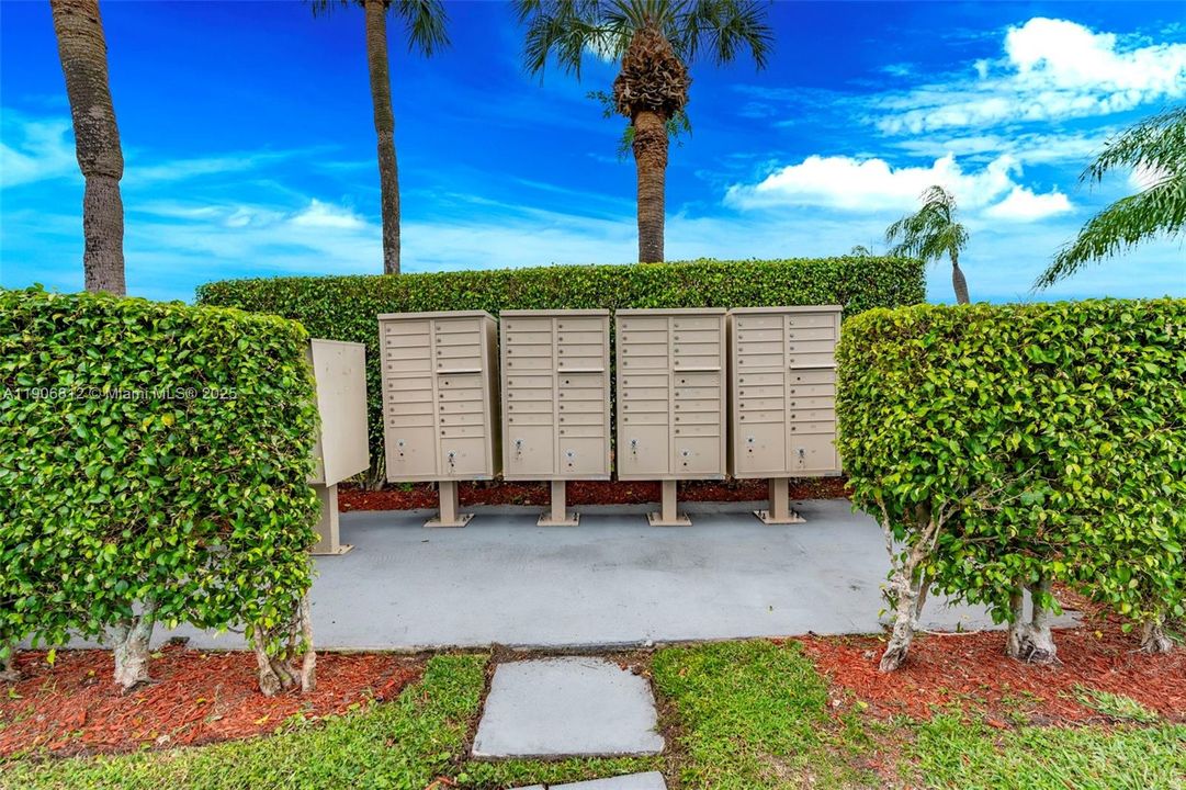 For Sale: $120,000 (2 beds, 2 baths, 1198 Square Feet)