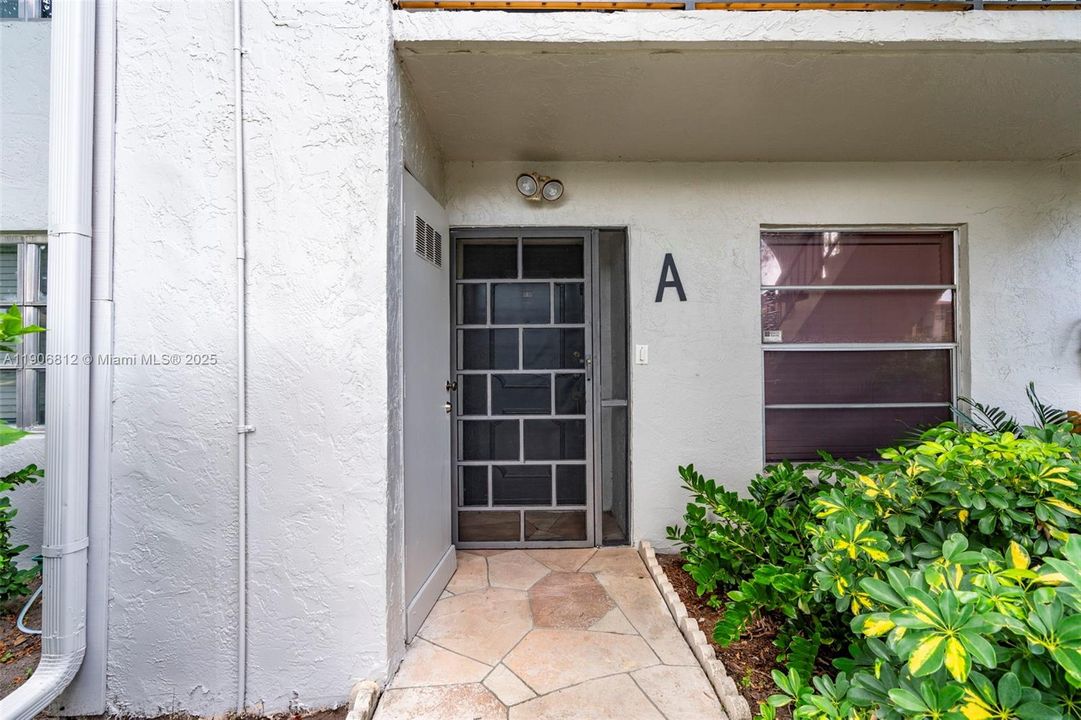 For Sale: $120,000 (2 beds, 2 baths, 1198 Square Feet)