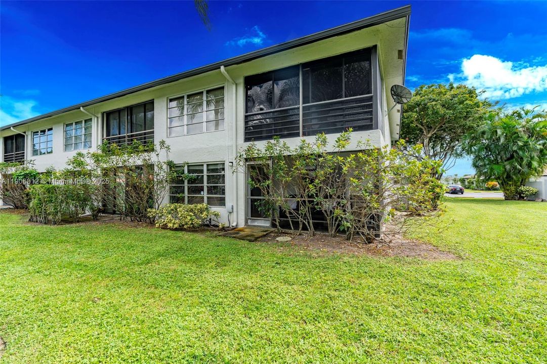 For Sale: $120,000 (2 beds, 2 baths, 1198 Square Feet)