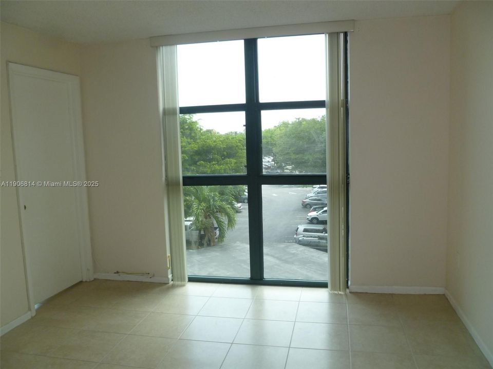 Под контрактом: $1,850 (1 спален, 1 ванн, 708 Квадратных фут)