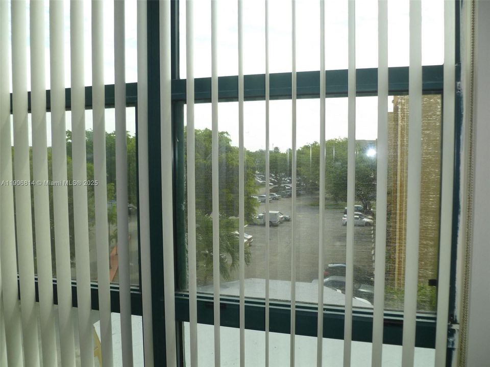 Под контрактом: $1,850 (1 спален, 1 ванн, 708 Квадратных фут)