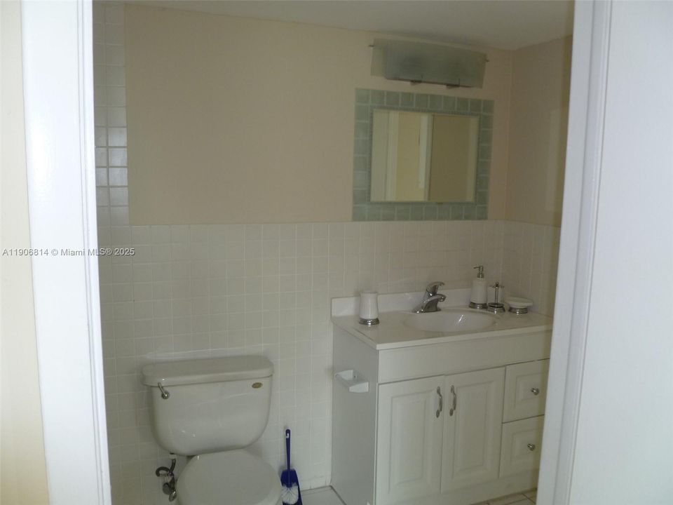 Под контрактом: $1,850 (1 спален, 1 ванн, 708 Квадратных фут)