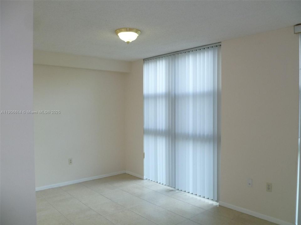 Под контрактом: $1,850 (1 спален, 1 ванн, 708 Квадратных фут)