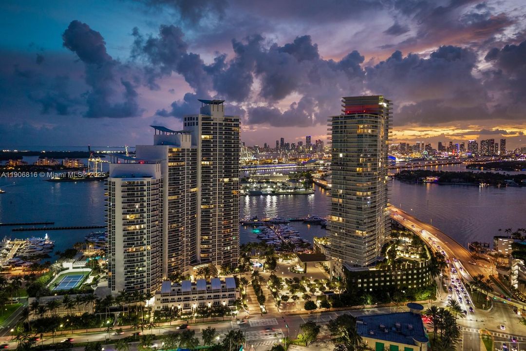 合同活跃: $9,500 (2 贝兹, 2 浴室, 1864 平方英尺)