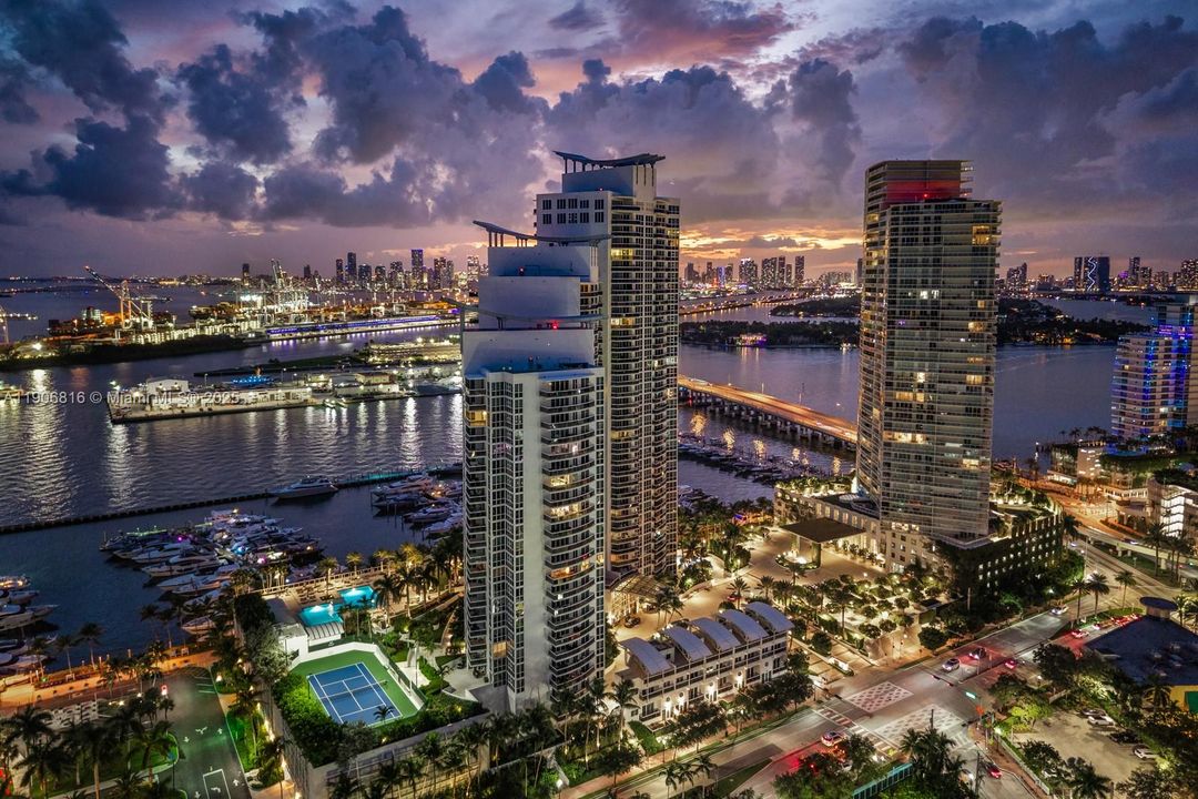 合同活跃: $9,500 (2 贝兹, 2 浴室, 1864 平方英尺)