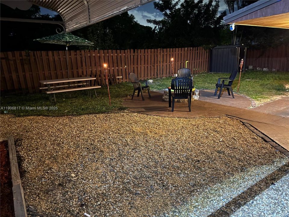 For Rent: $2,500 (2 beds, 1 baths, 1560 Square Feet)