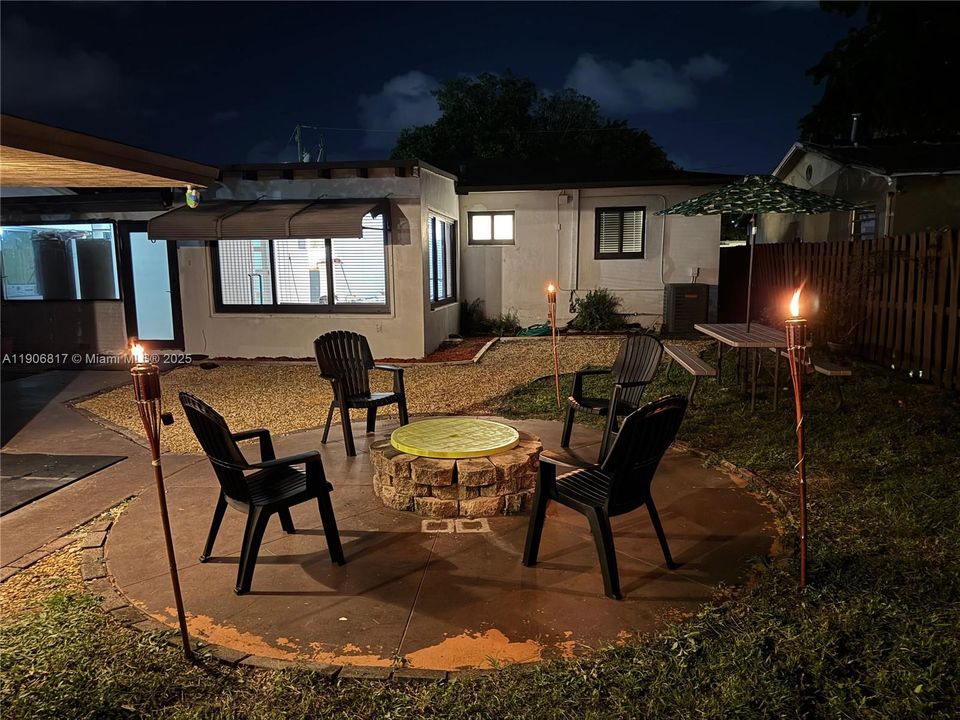 For Rent: $2,500 (2 beds, 1 baths, 1560 Square Feet)