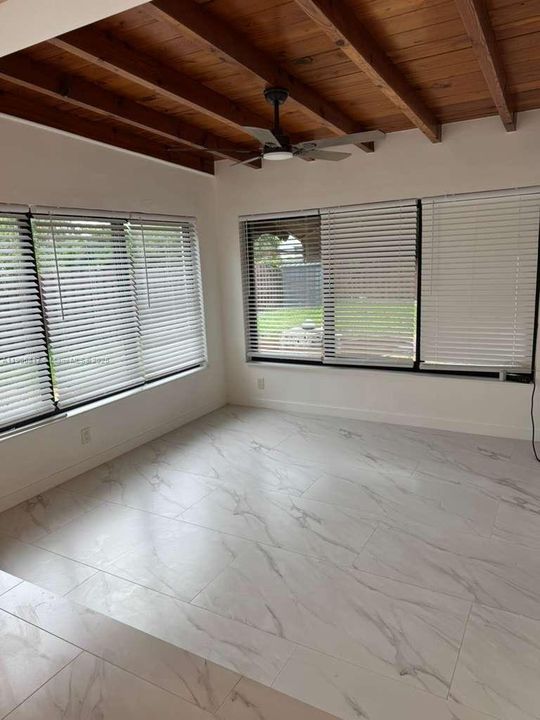 For Rent: $2,500 (2 beds, 1 baths, 1560 Square Feet)