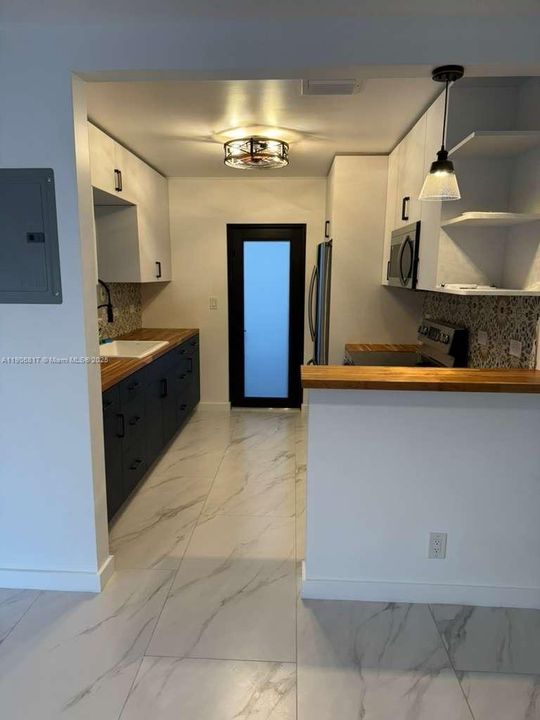 For Rent: $2,500 (2 beds, 1 baths, 1560 Square Feet)